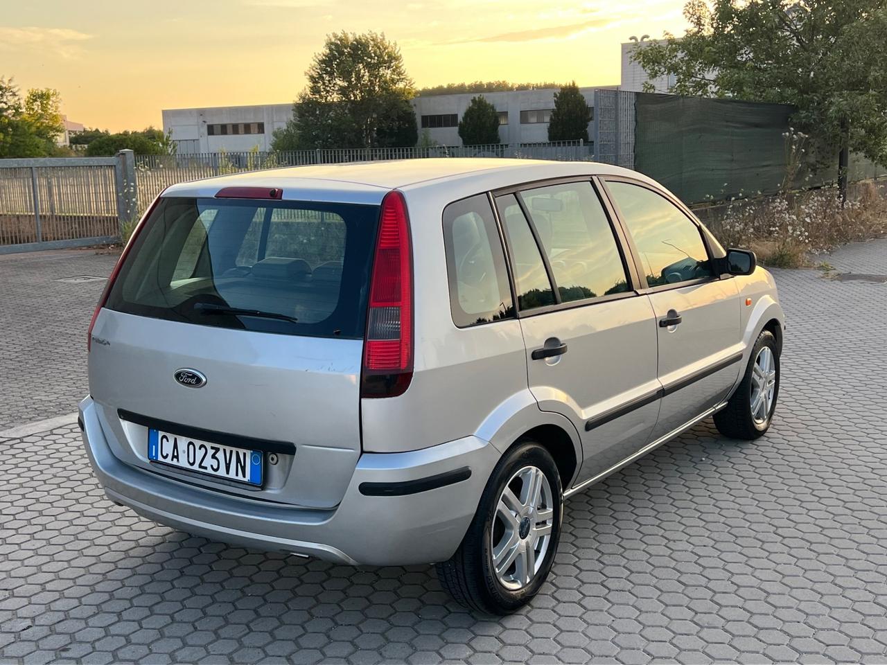 Ford Fiesta 1.2i 16V cat 5 porte Ambiente