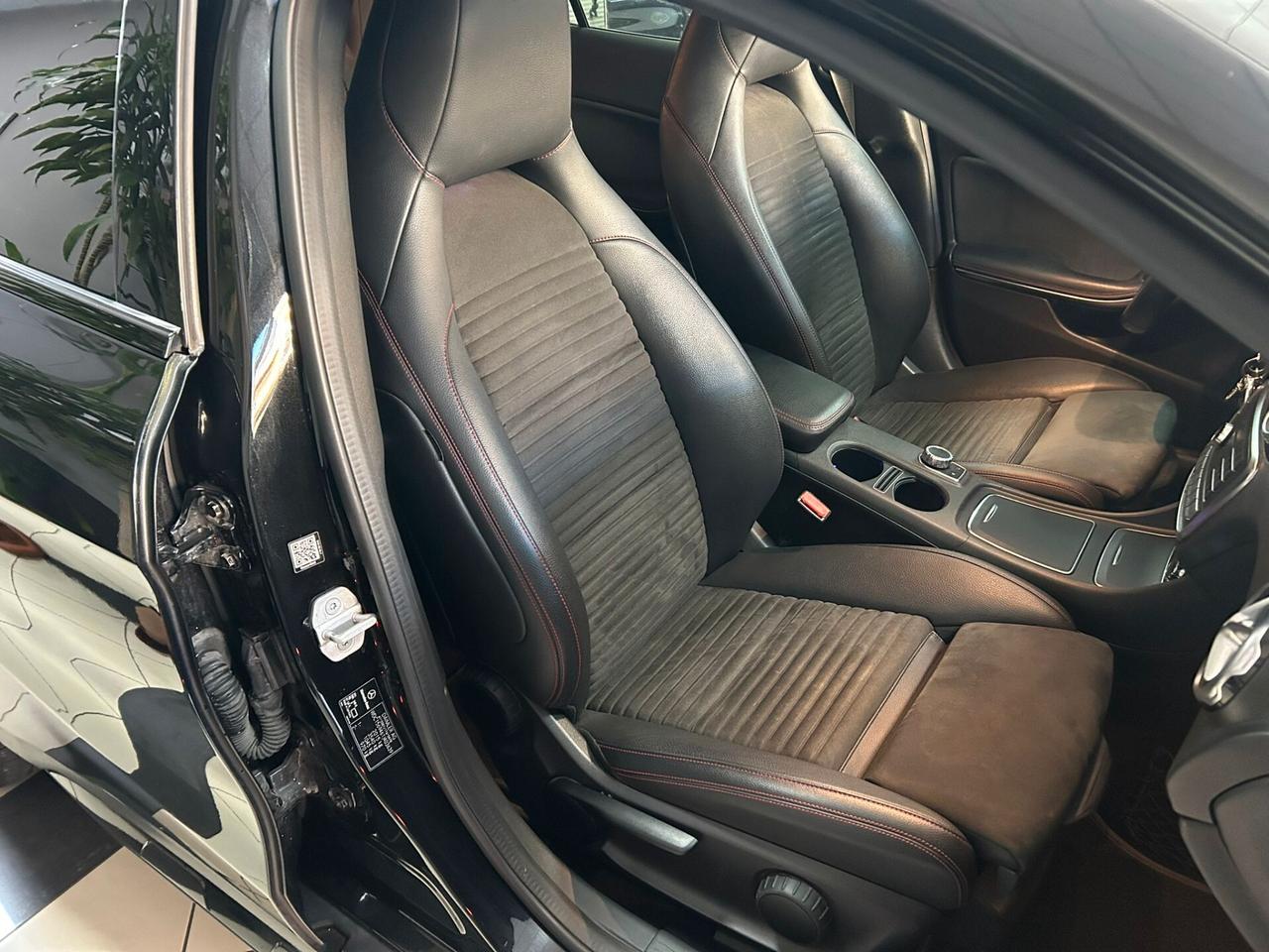 Mercedes-benz GLA 250 Auto 4Matic Premium AMG-Line