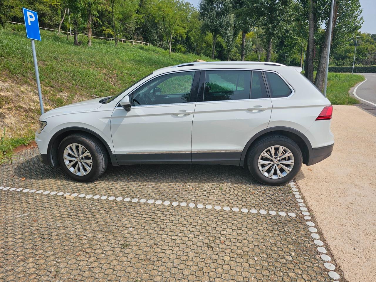 Volkswagen Tiguan 2.0 TDI SCR 4MOTION Business BlueMotion Technology