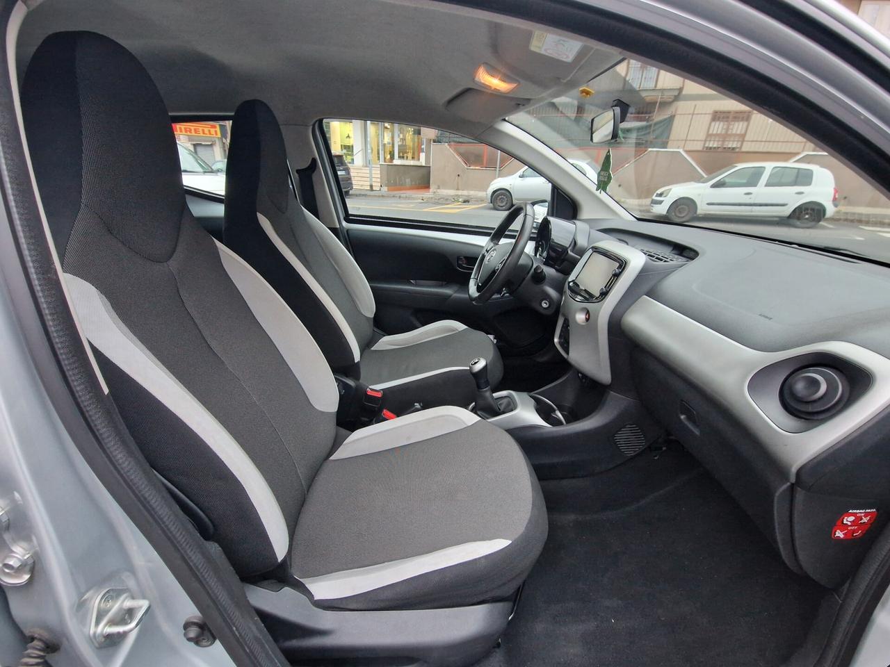 Toyota Aygo 1.0 VVT-i 69 CV 5 porte x-play