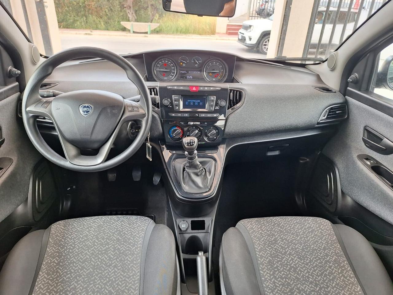 Lancia Ypsilon 1.0 FireFly S&S Hybrid Silver 2023