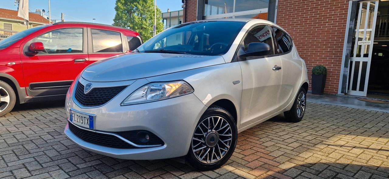 Lancia Ypsilon 1.2 69 CV 5 porte GPL Ecochic Silver