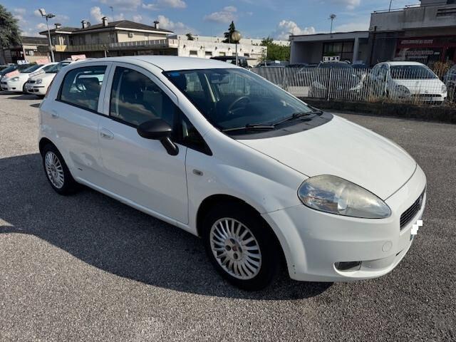 Fiat Grande Punto 1.3MJT 75 5p.Van Dyn. 4pti-ok neopatentati!!