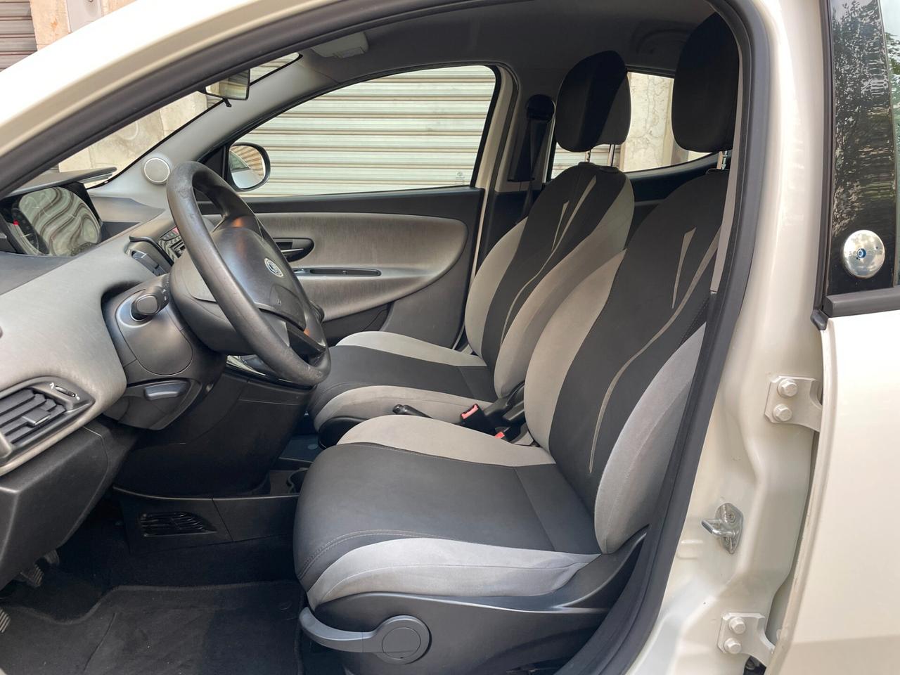 Lancia Ypsilon 1.2 69 CV 5 porte GPL Ecochic Silver