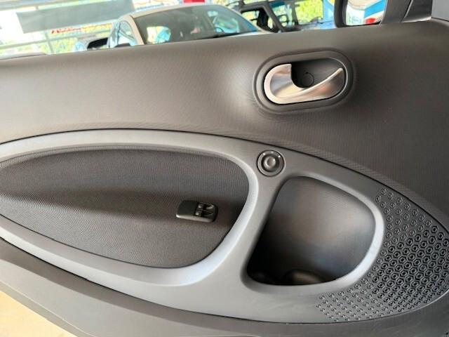 SMART FOR TWO 0.9 TURBO 90CV PASSION TWINAMIC SOLO 27.000KM PERFETTA!!!OK NEO PATENTATI