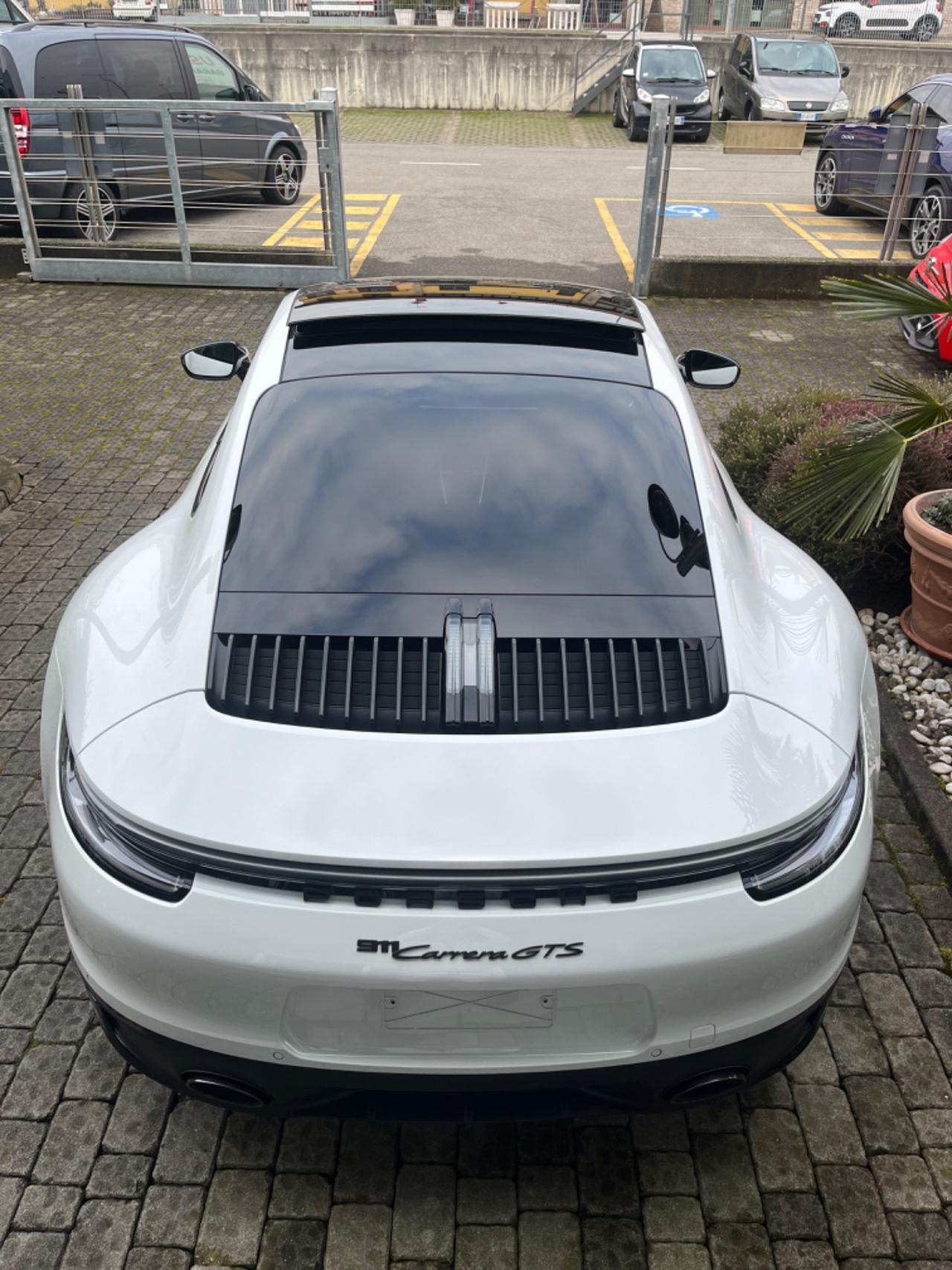 Porsche 911 Carrera 4 GTS