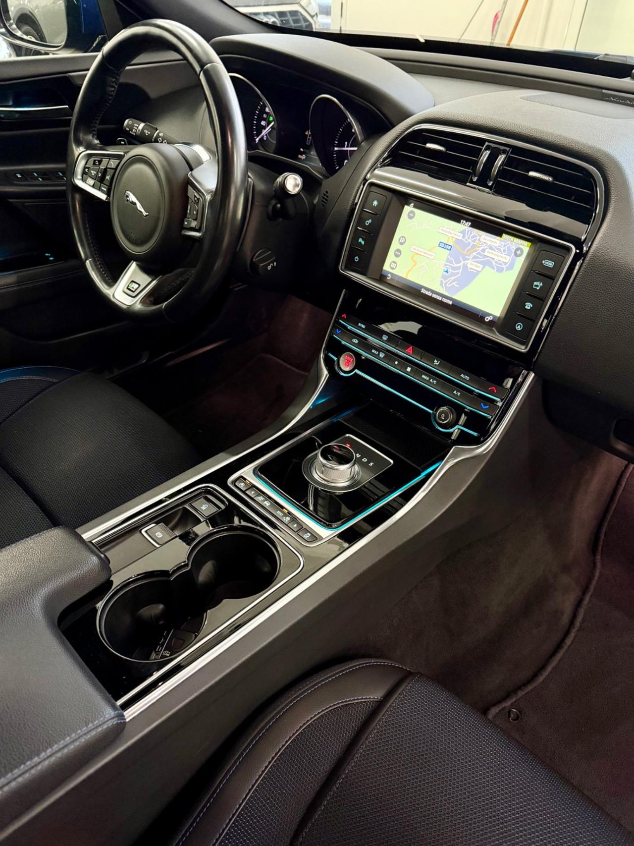 Jaguar XE 2.0 180CV R-Sport FINANZIABILE