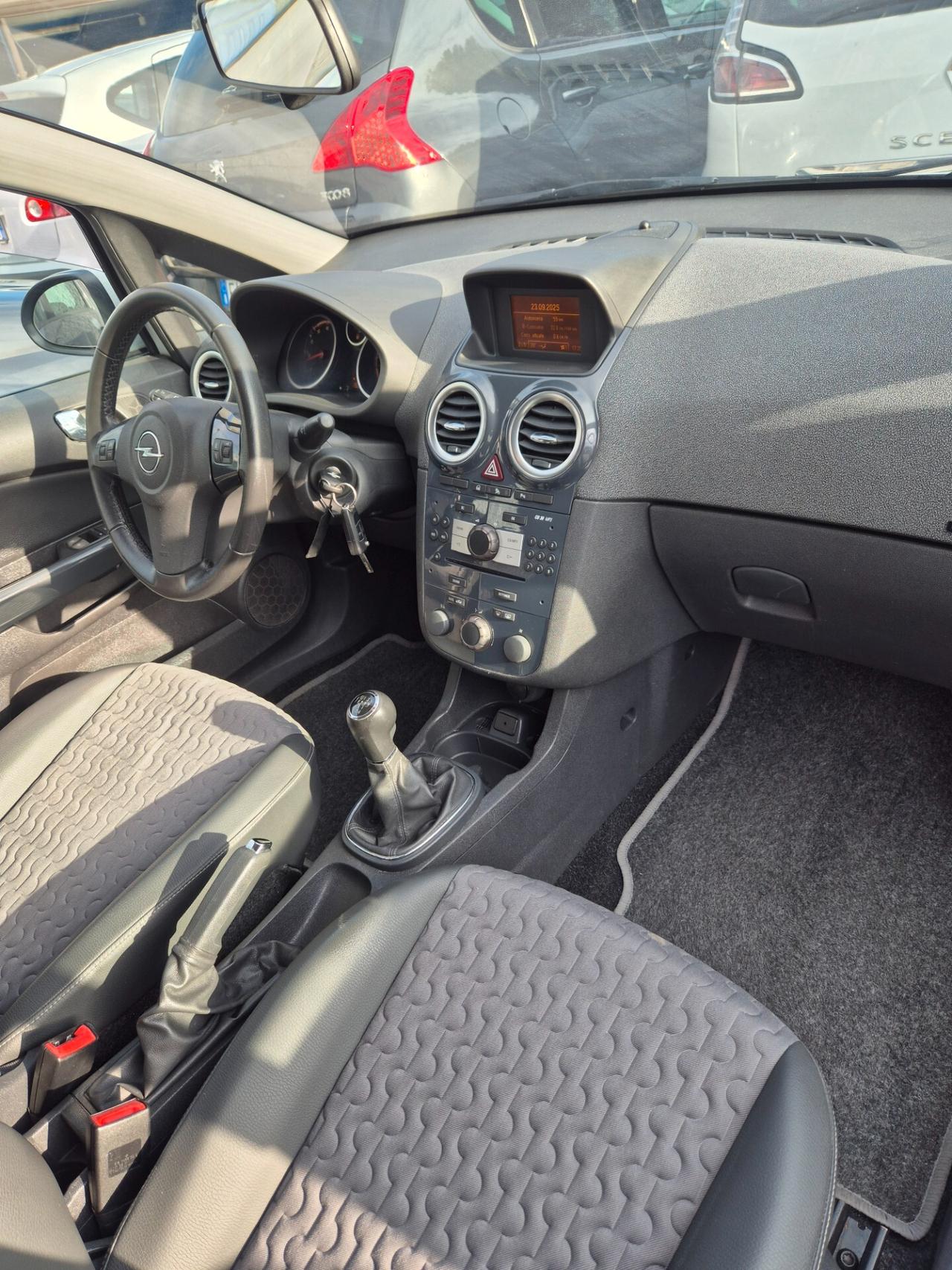 Opel Corsa 1.4 16V 5 porte Cosmo PARI NUOVO!!!!