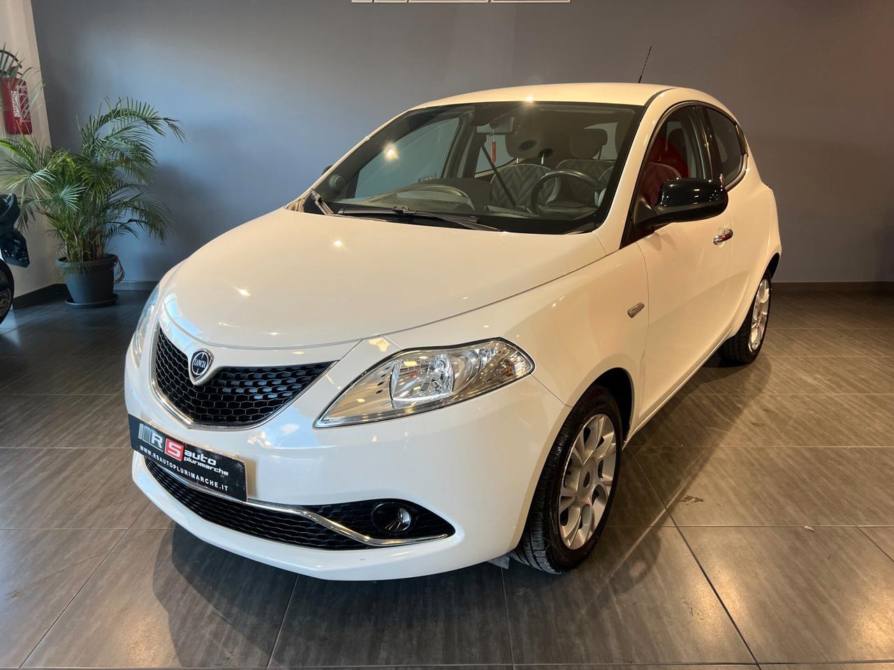 Lancia Ypsilon 1.2 69 CV 5p. GPL Ecochic Gold