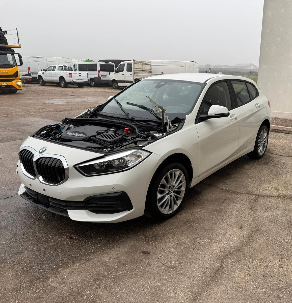 BMW 116 d F40 auto - START INCIDENTATA