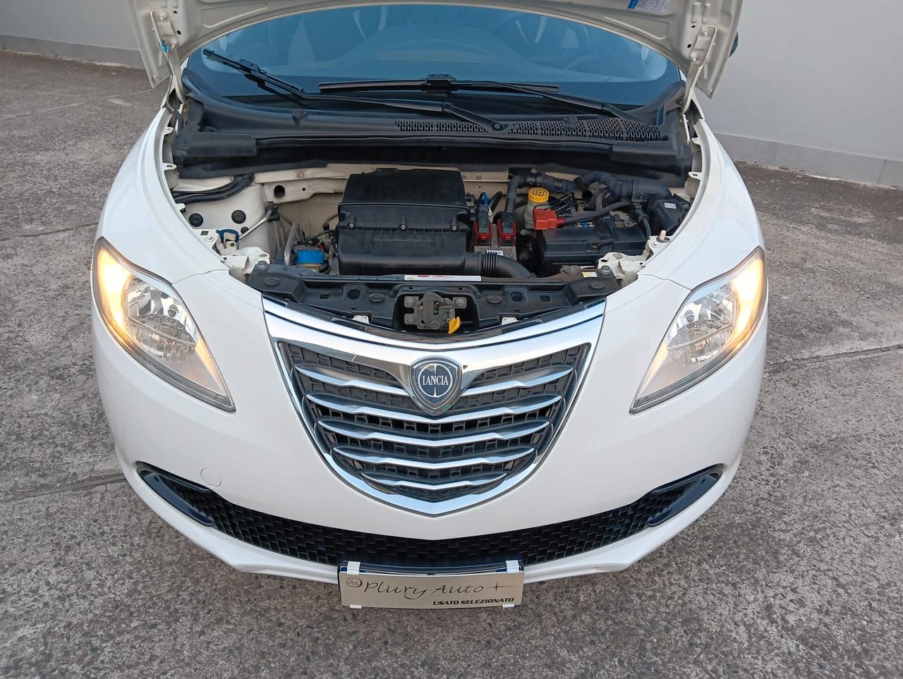 Lancia Ypsilon 1.2 69 CV 5 porte S&S Silver