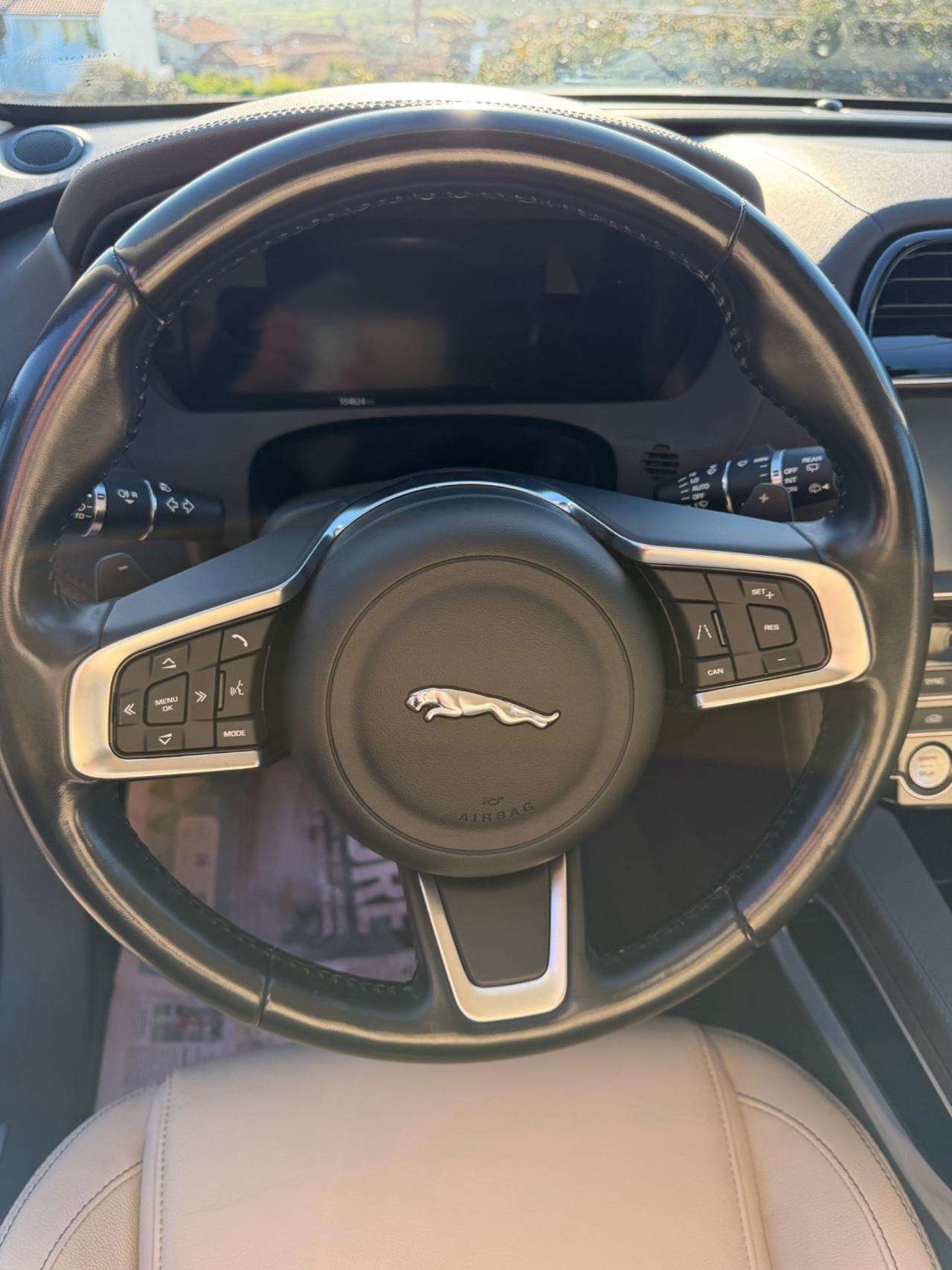 Jaguar F-Pace 2.0 D 180 CV AWD aut. Chequered Flag