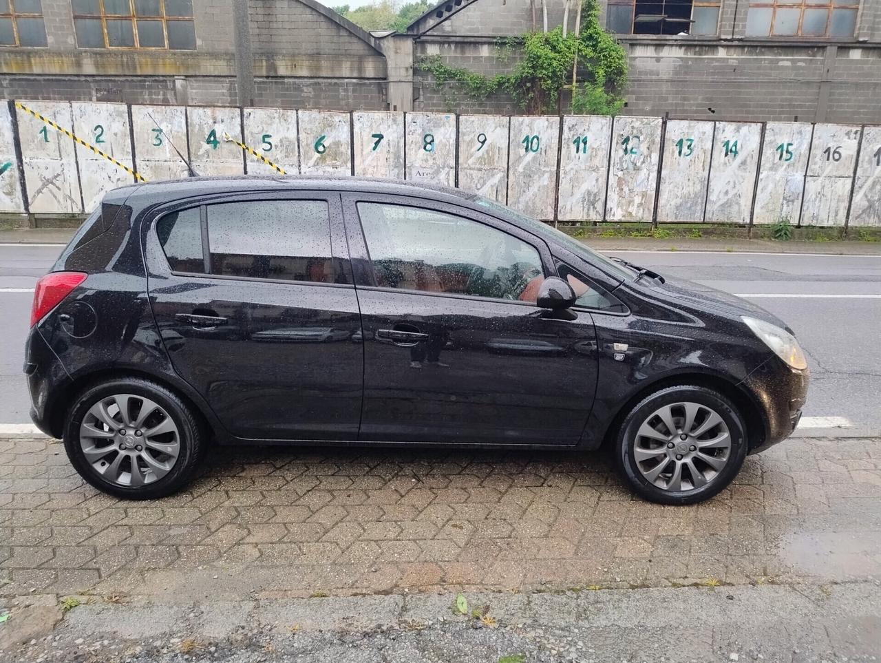 Opel Corsa 1.3 CDTI 95CV BLACK EDITION COSMO