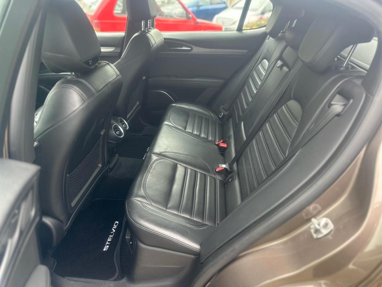 Alfa Romeo Stelvio 2.2 Turbodiesel 210 CV AT8 Q4 Executive