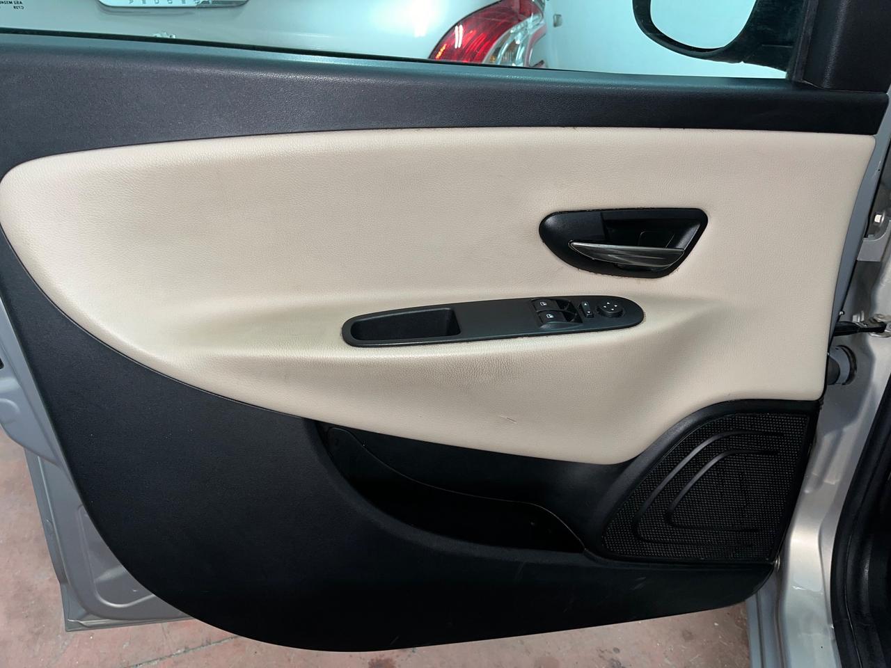 Lancia Ypsilon 1.2 - 2014