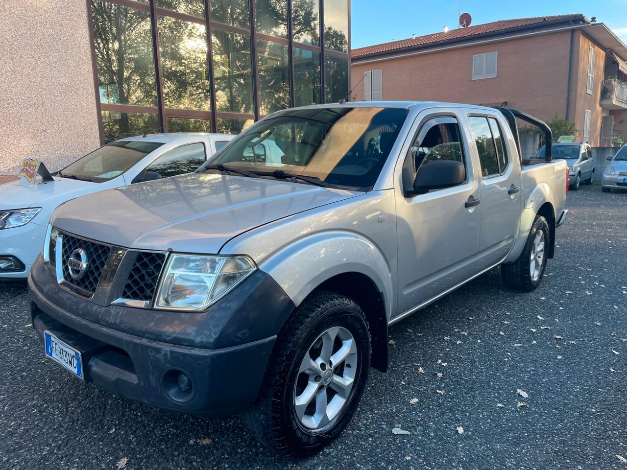 Nissan Navara 2.5 dCi 4 porte Double Cab SE + GANCIO TRAINO
