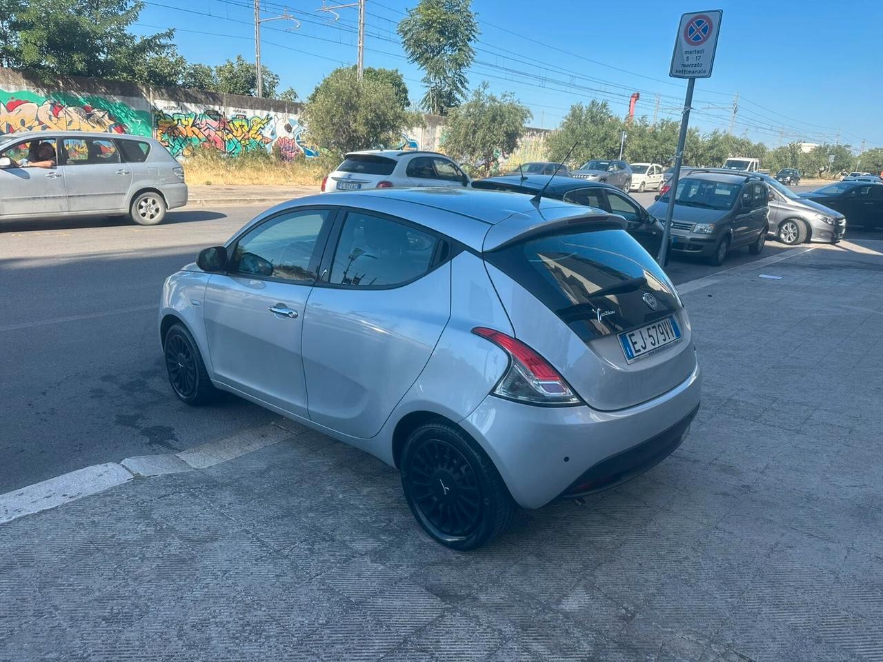 Lancia Ypsilon 1.2 69 CV Silver GPL