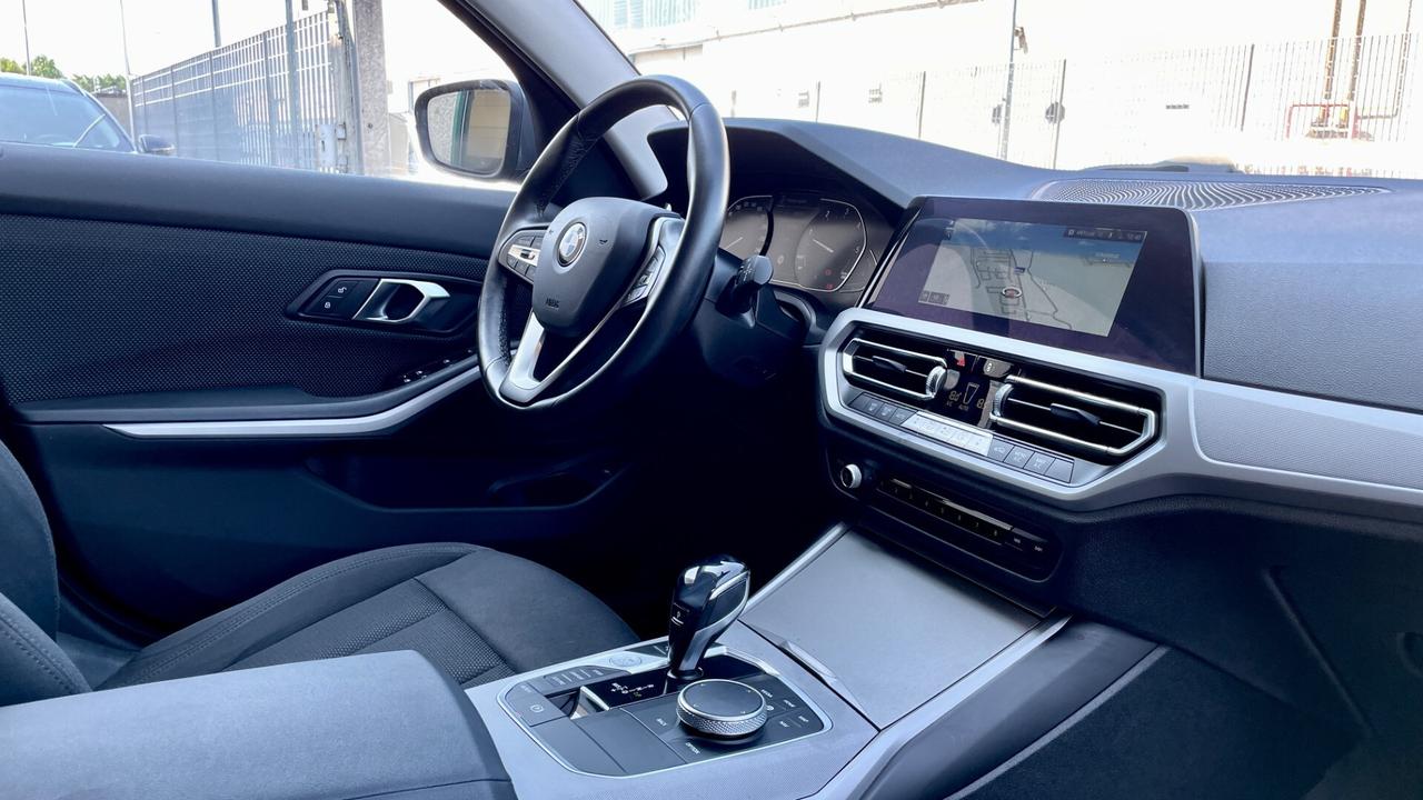 BMW 320D 48V TOURING ADVANTAGE 2.0 190CV - FARI FULL LED