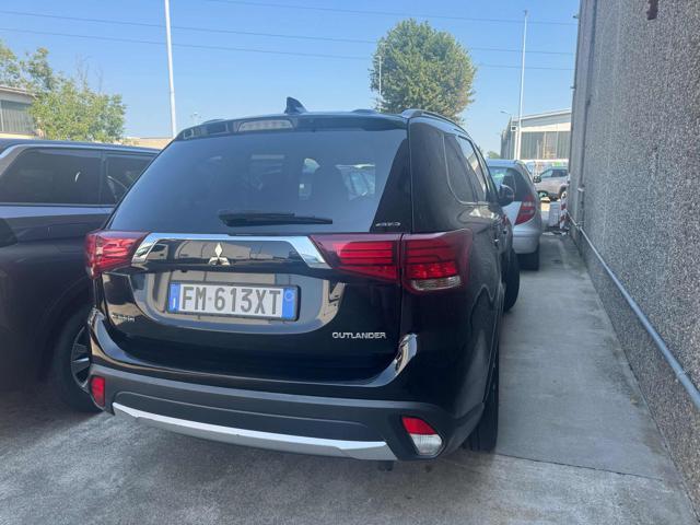 MITSUBISHI Outlander 2.2 DI-D 4WD Instyle Plus SDA 7 posti