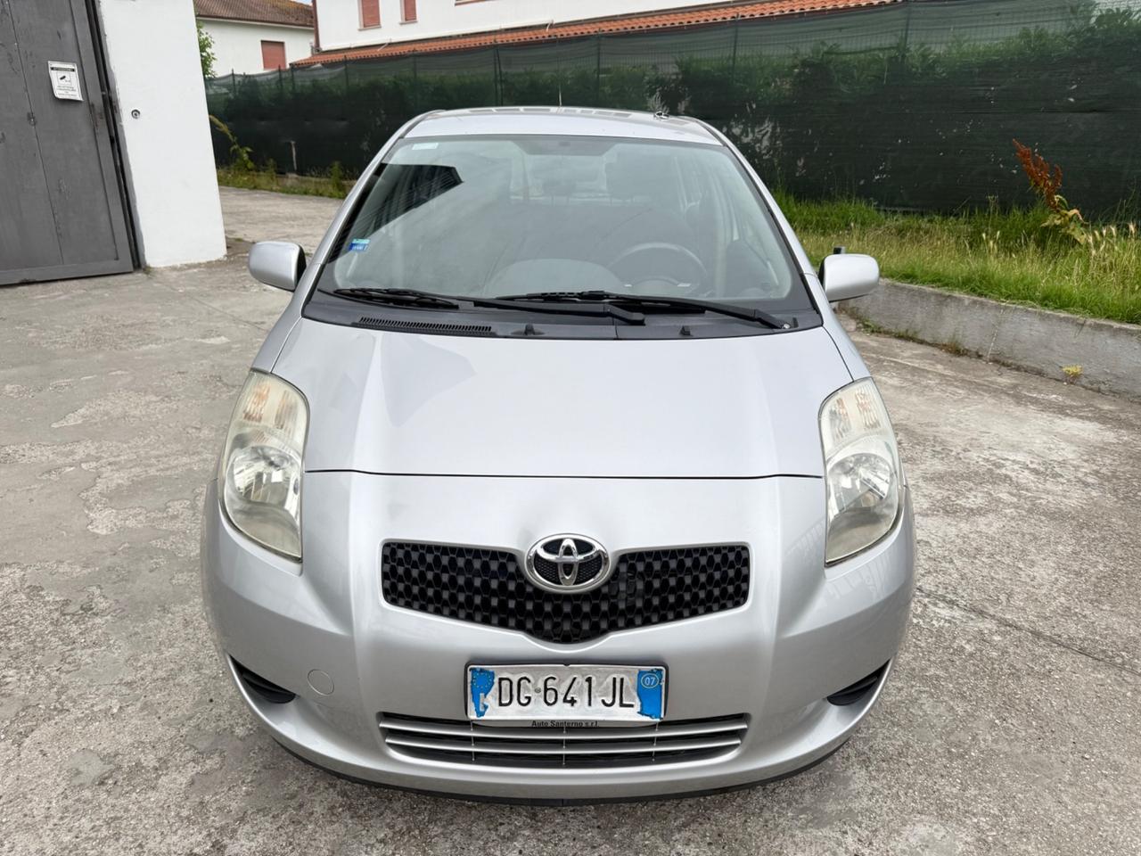 Toyota Yaris 1.0 5P. NEOPATENTATI NO BLOCCHI