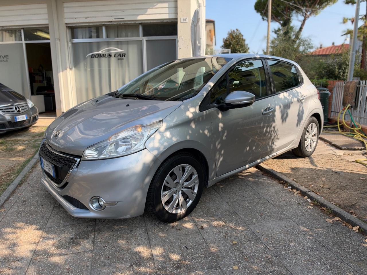 Peugeot 208 1.4 HDi 68 CV 5 porte Allure