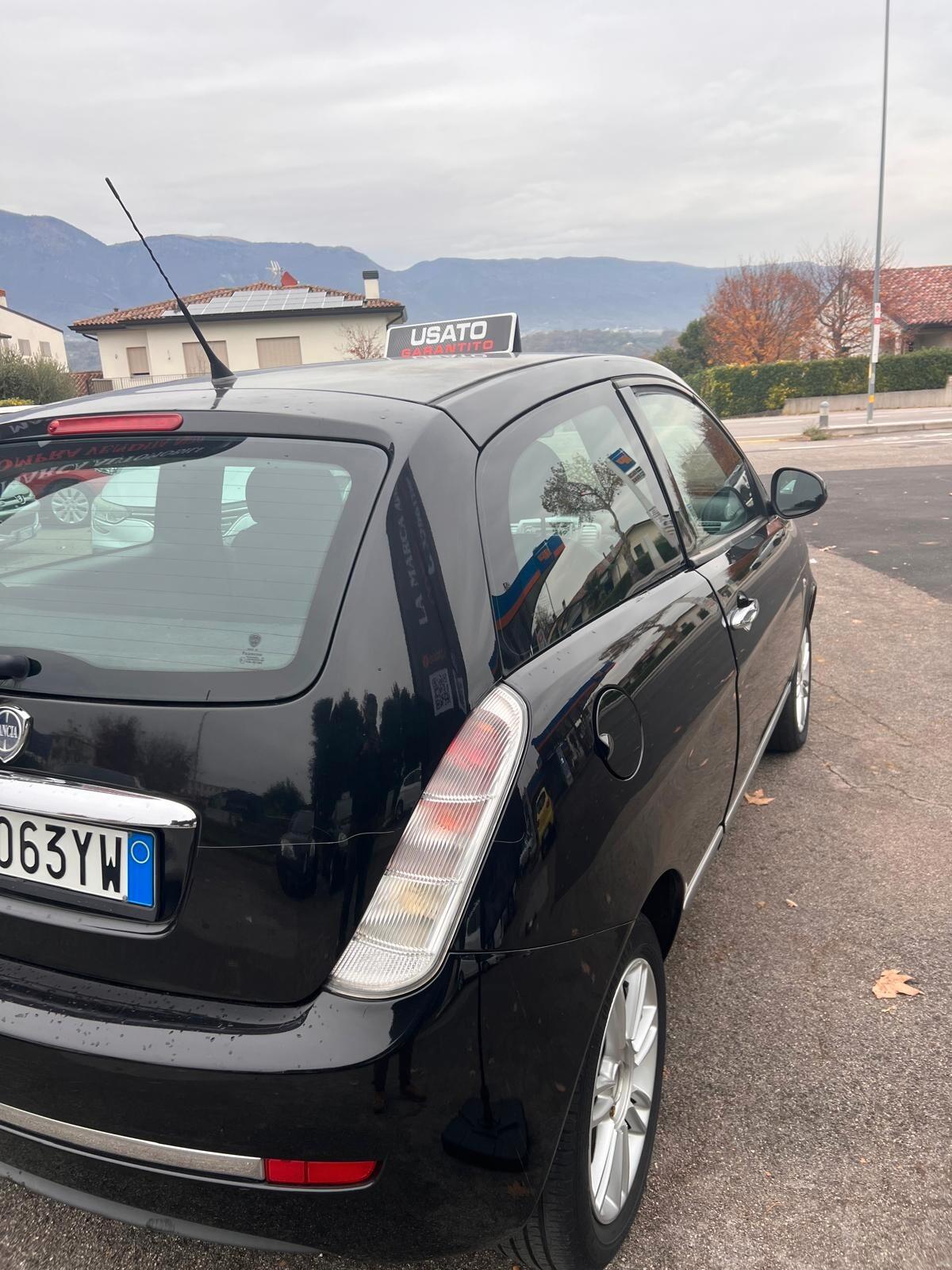 Lancia Ypsilon 1.2 69 CV 5 porte S&S Platinum