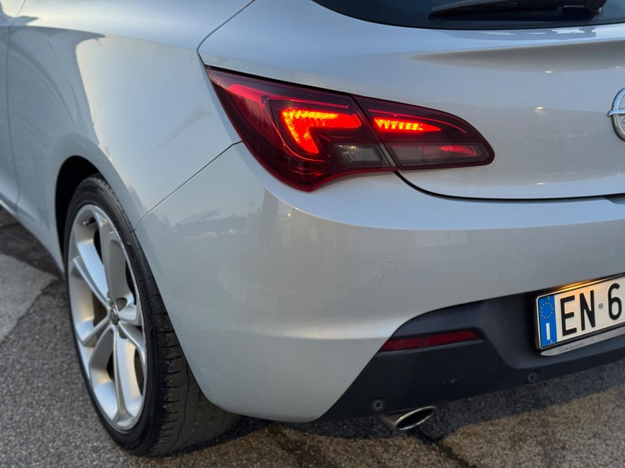 Opel Astra GTC 2.0 CDTI 165CV Cosmo