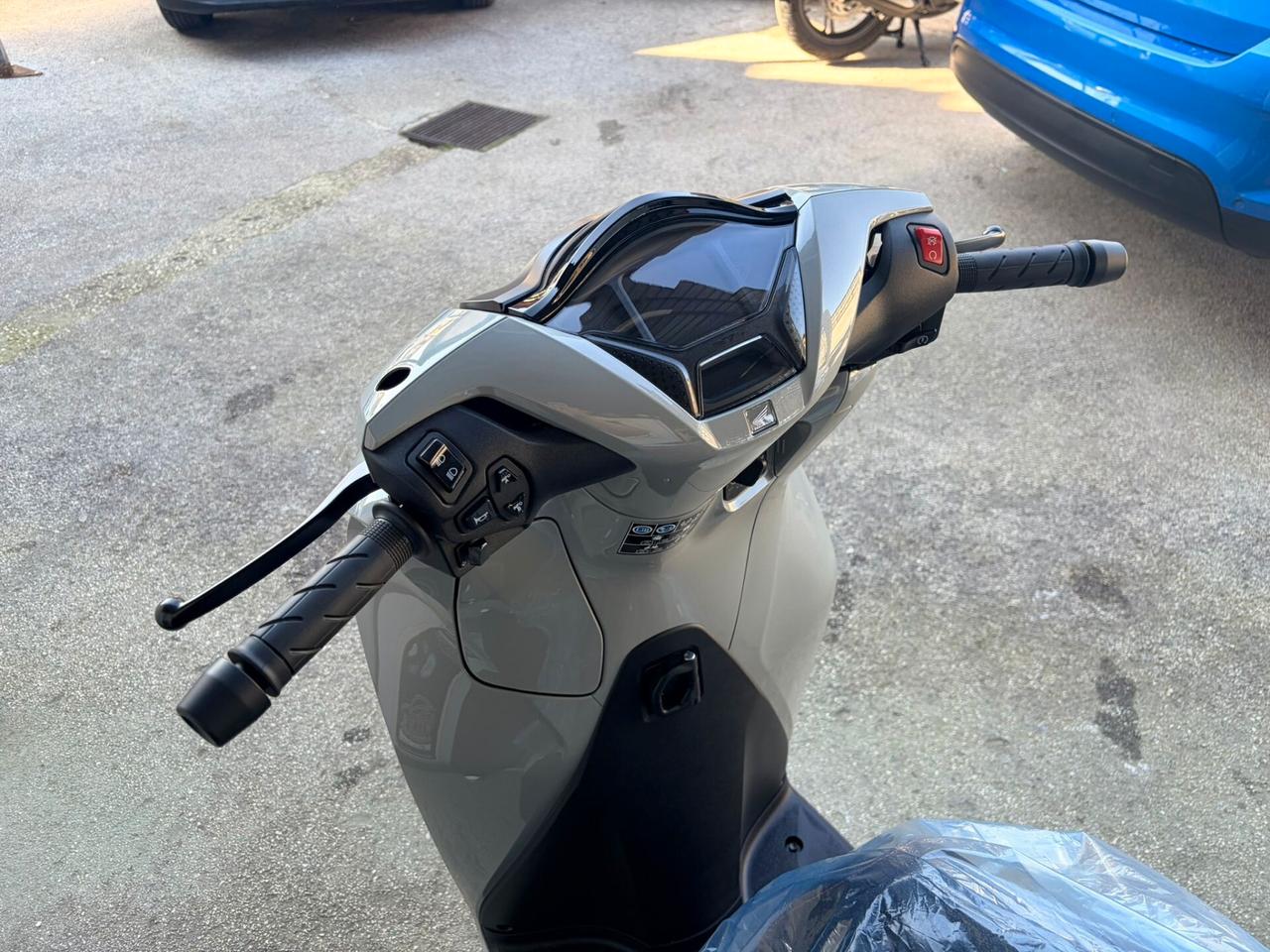 HONDA SH 350 SPORT MY 26 DA IMMATRICOLARE CON ANTIFURTO