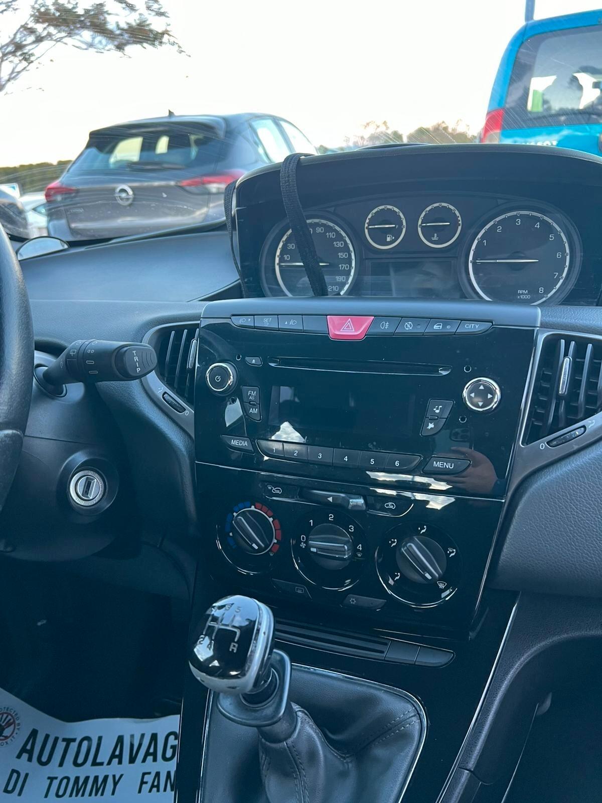 Lancia Ypsilon 1.2 69 CV 5 porte S&S Platinum