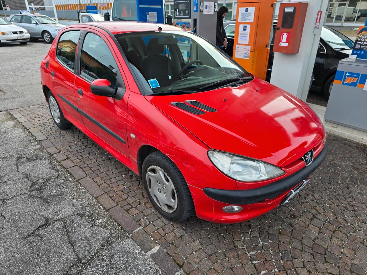 Peugeot 206 1.1 5p. con 210.000km NEOPATENTATI ok