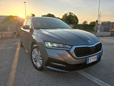 Skoda Octavia 2.0 TDI EVO SCR DSG Wagon Ambition