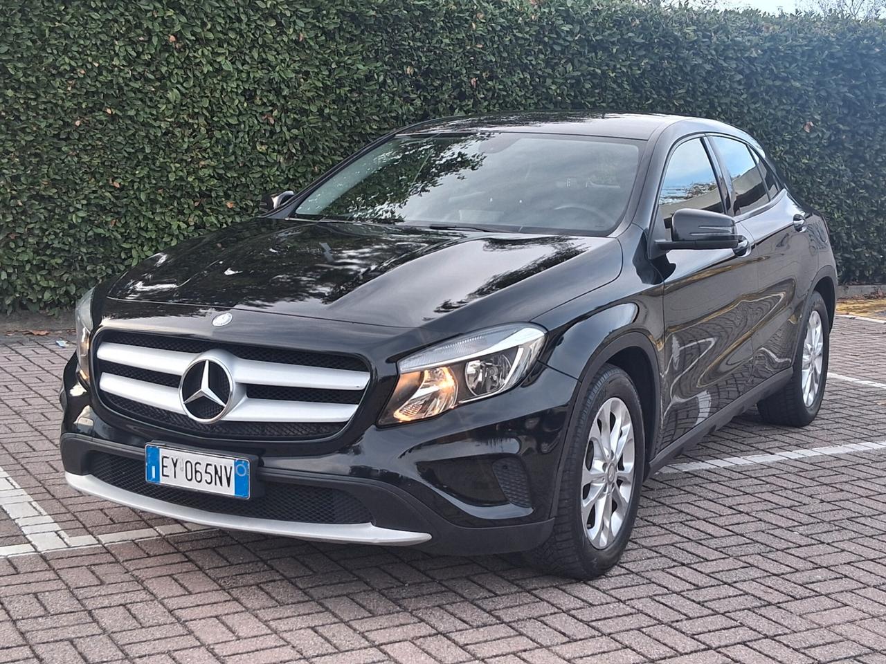 Mercedes-benz GLA 180 d Automatic Premium..CELL 320 147 1147 WUATSAPP