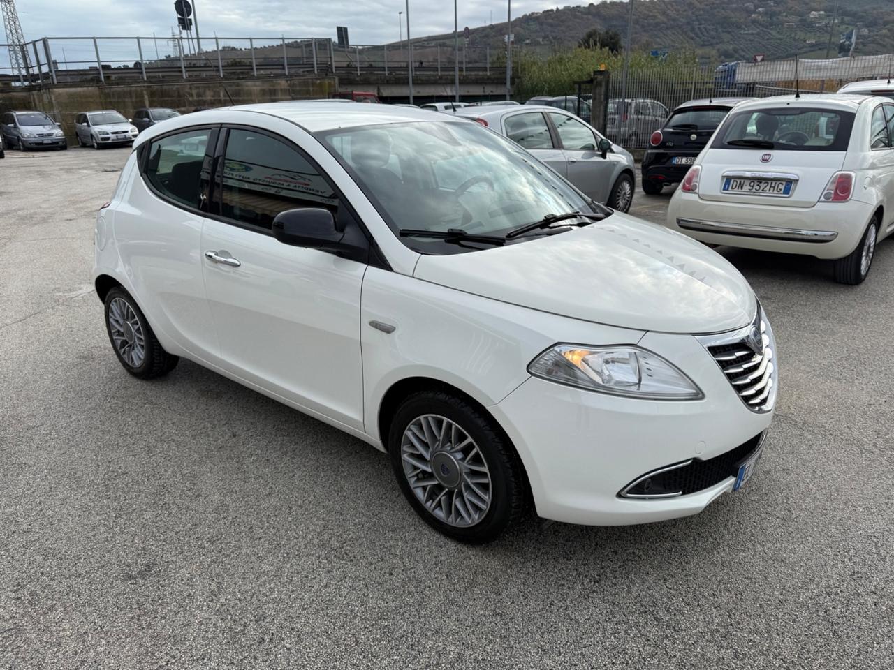 Lancia Ypsilon 1.3 MJT 75 CV Unyca