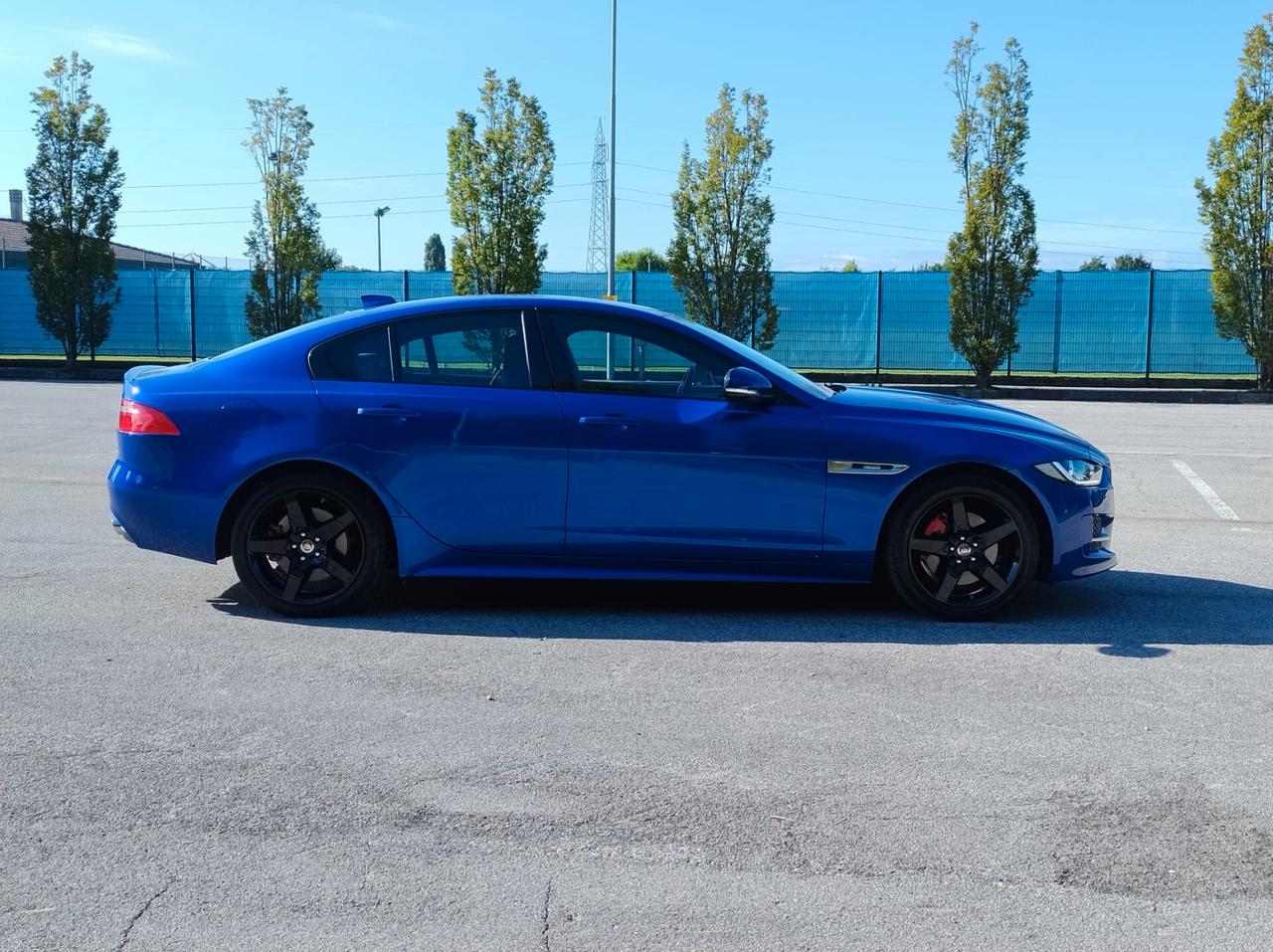 Jaguar XE 2.0d AWD 240cv aut. R-SPORT