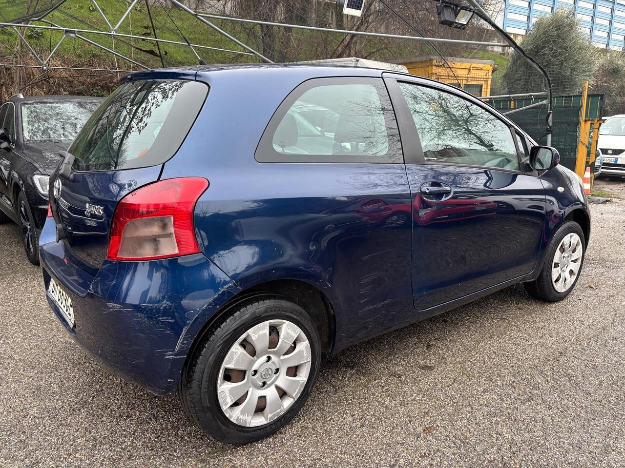 Toyota Yaris 1.0 3 porte Sol OK NEOPATENTATI