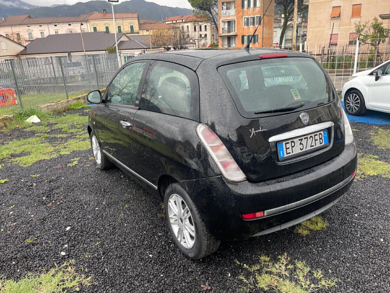 Lancia Ypsilon 1.3 MJT 75 CV Unyca