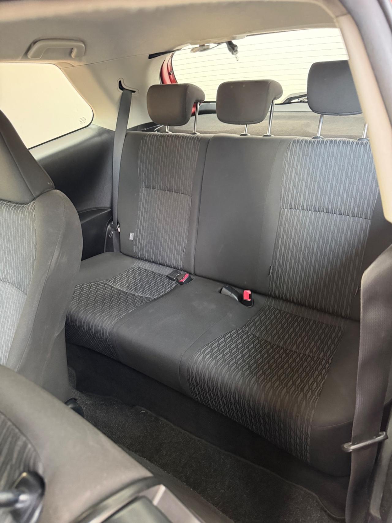 Toyota Yaris 1.0 3 porte Active neopatentati