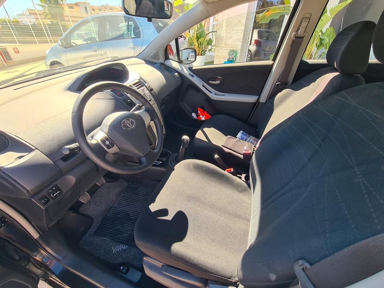 Toyota Yaris 1.0 5 porte Sol