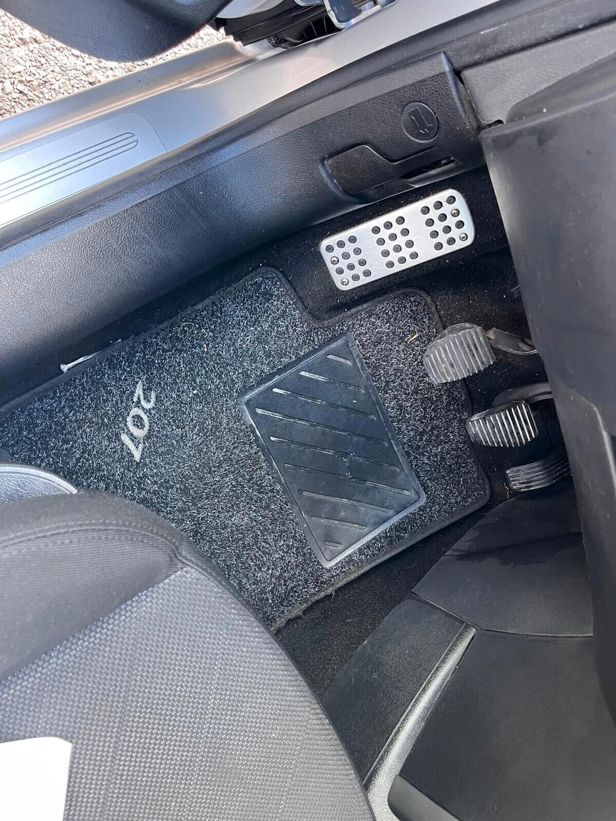 Peugeot 207 1.6 HDi TETTO PANORAMICO&GARANZIA