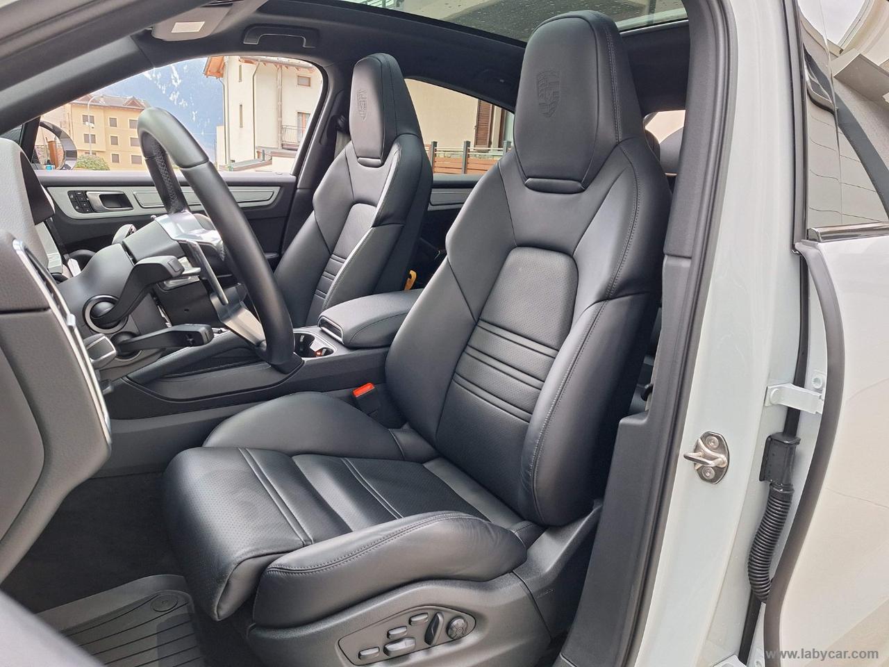 PORSCHE Cayenne Coupé 3.0 V6 E-Hybrid PlatINUM TETTO CARBONIO