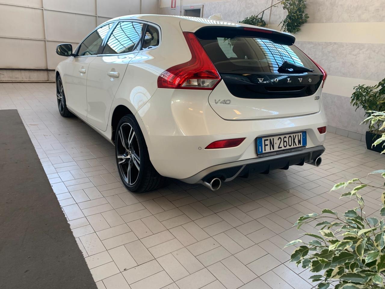 Volvo V40 D2 R-design