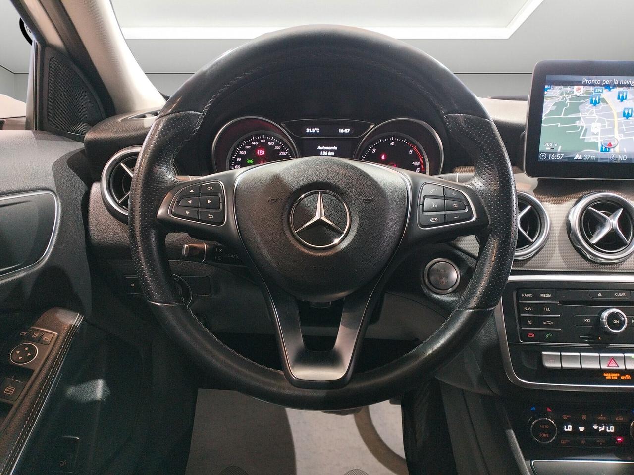 Mercedes-Benz GLA 200 d Premium 4matic auto