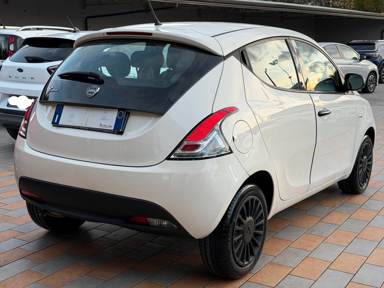 Lancia Ypsilon 1.2 69 cv. ELEFANTINO BLU