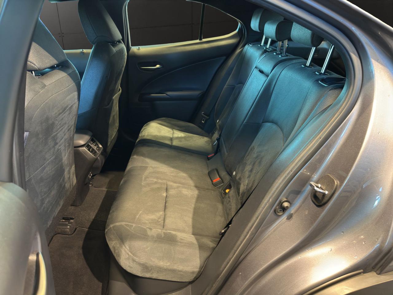 Lexus UX 250h 2.0 Business 2wd cvt