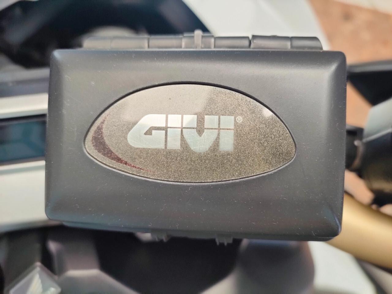 Honda X-ADV 750 con livrea Tricolour HRC