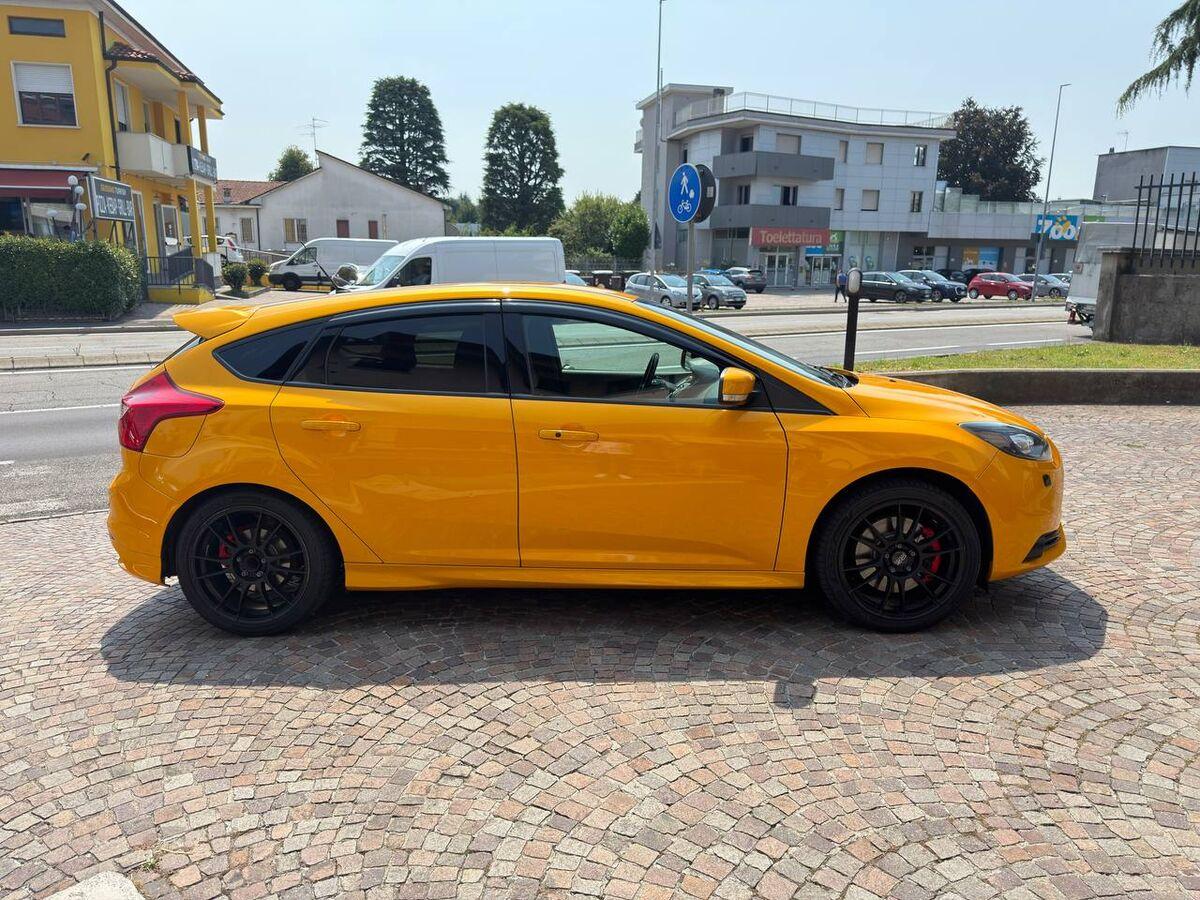 Ford Focus 2.0 ST 250cv 5p