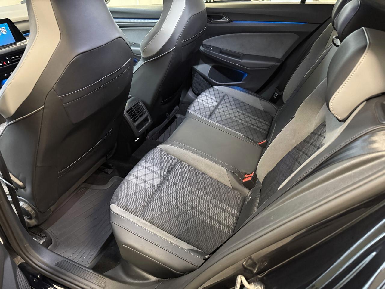 Volkswagen Golf 1.5 tsi evo R-Line 150cv / NO VINCOLI