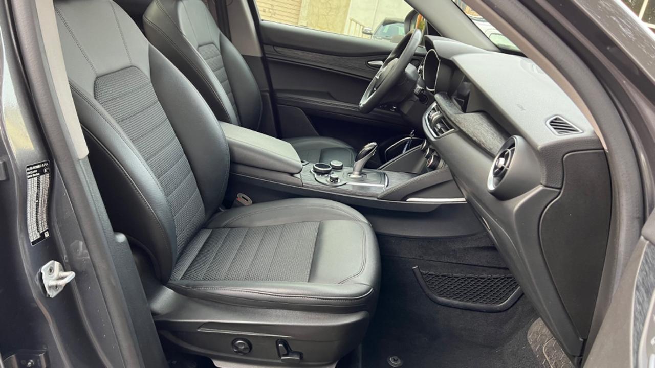 Alfa Romeo Stelvio 2.2 Turbodiesel 210 CV AT8 Q4 Executive