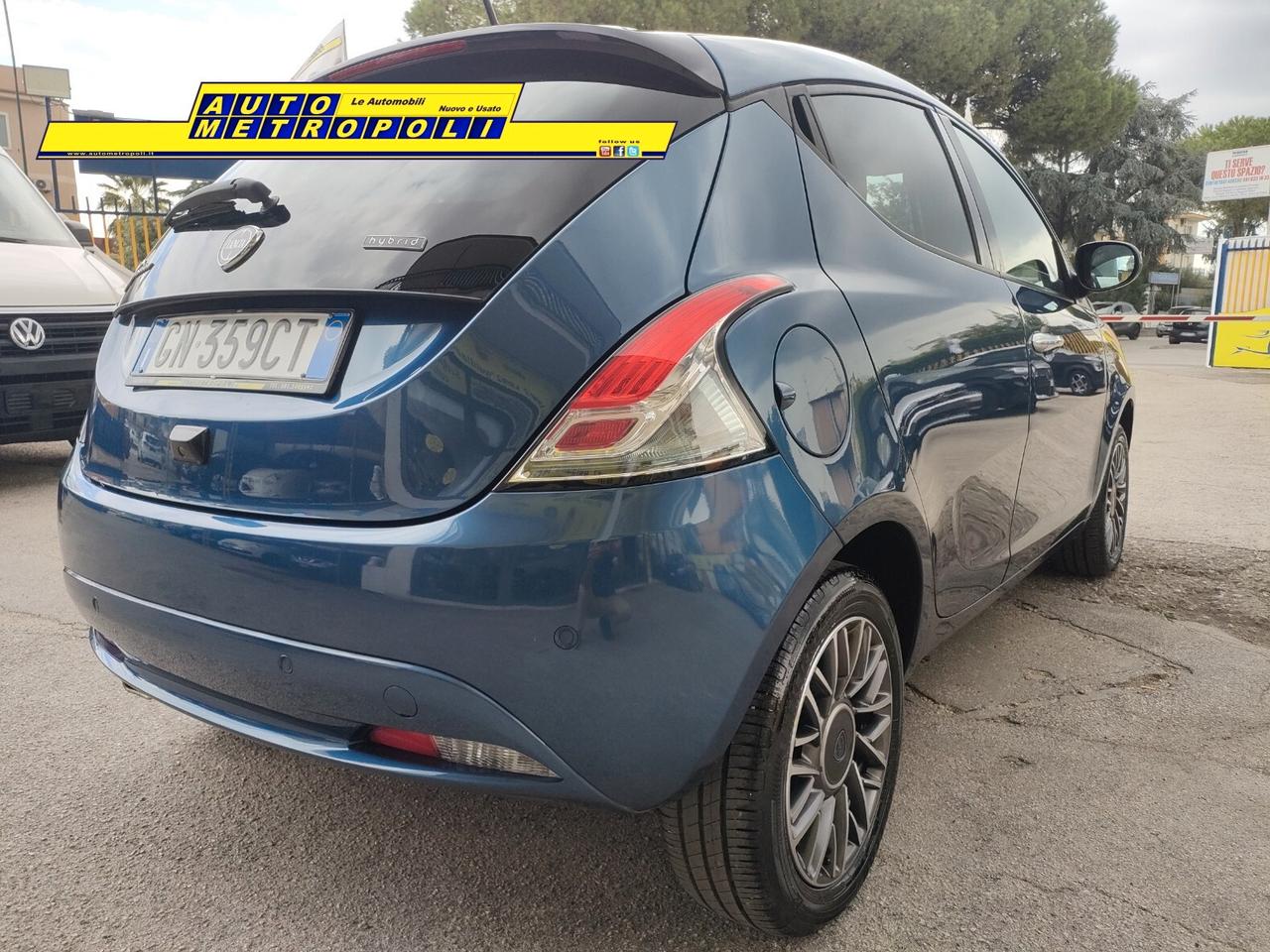 Lancia Ypsilon 1.0 FireFly S&S Hybrid Platino