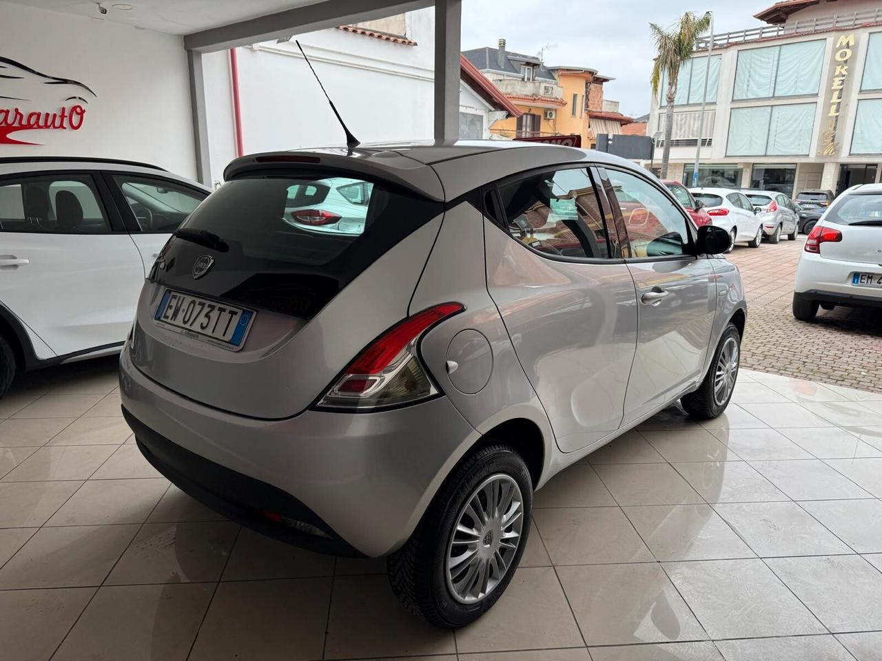 LANCIA YPSILON 0.9 METANO 2014 93.362 KM